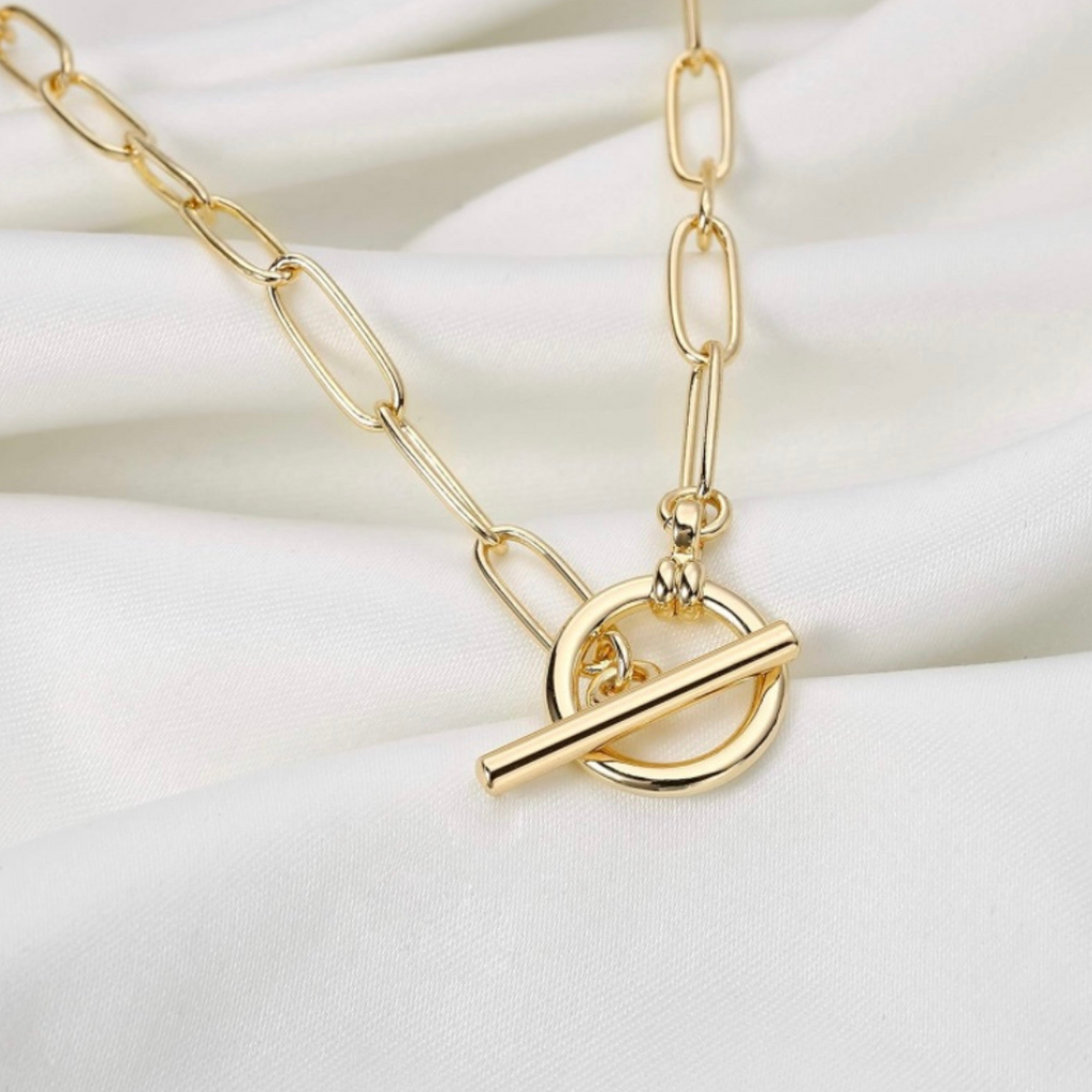 TOGGLE NECKLACE