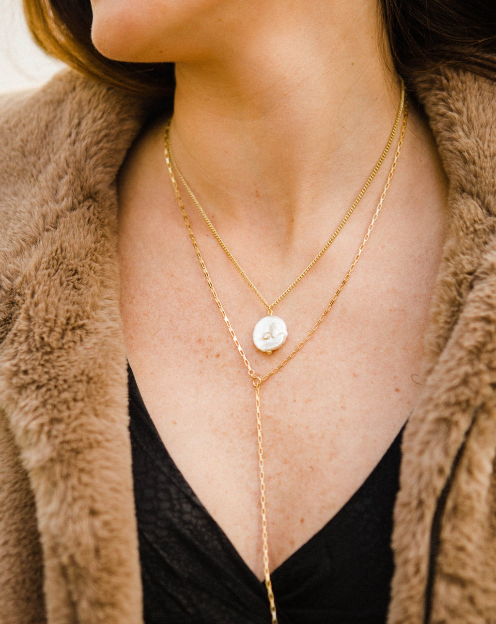 P E A R L A  CURB CHAIN NECKLACE