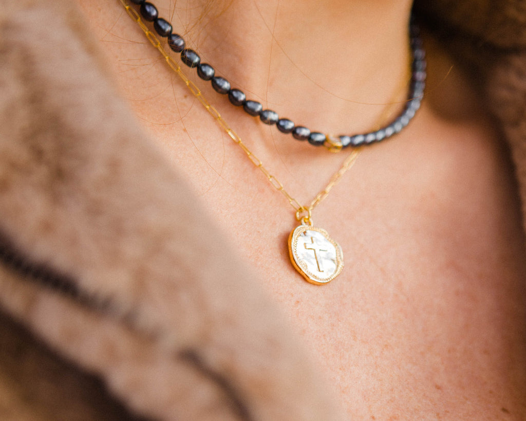 BLACK PEARL NECKLACE